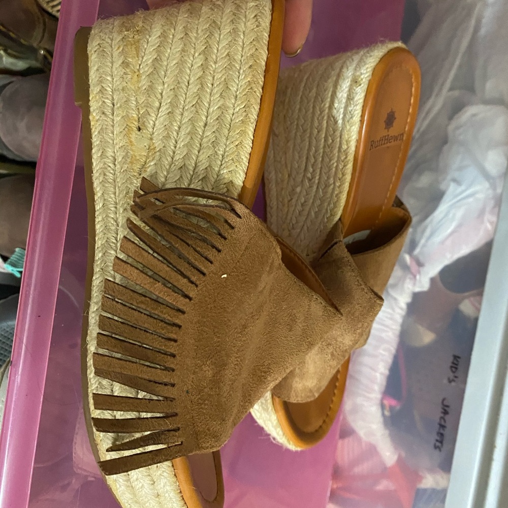 Ruffle designed wedges